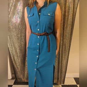 Short sleeved buttoned up vintage dress with slit